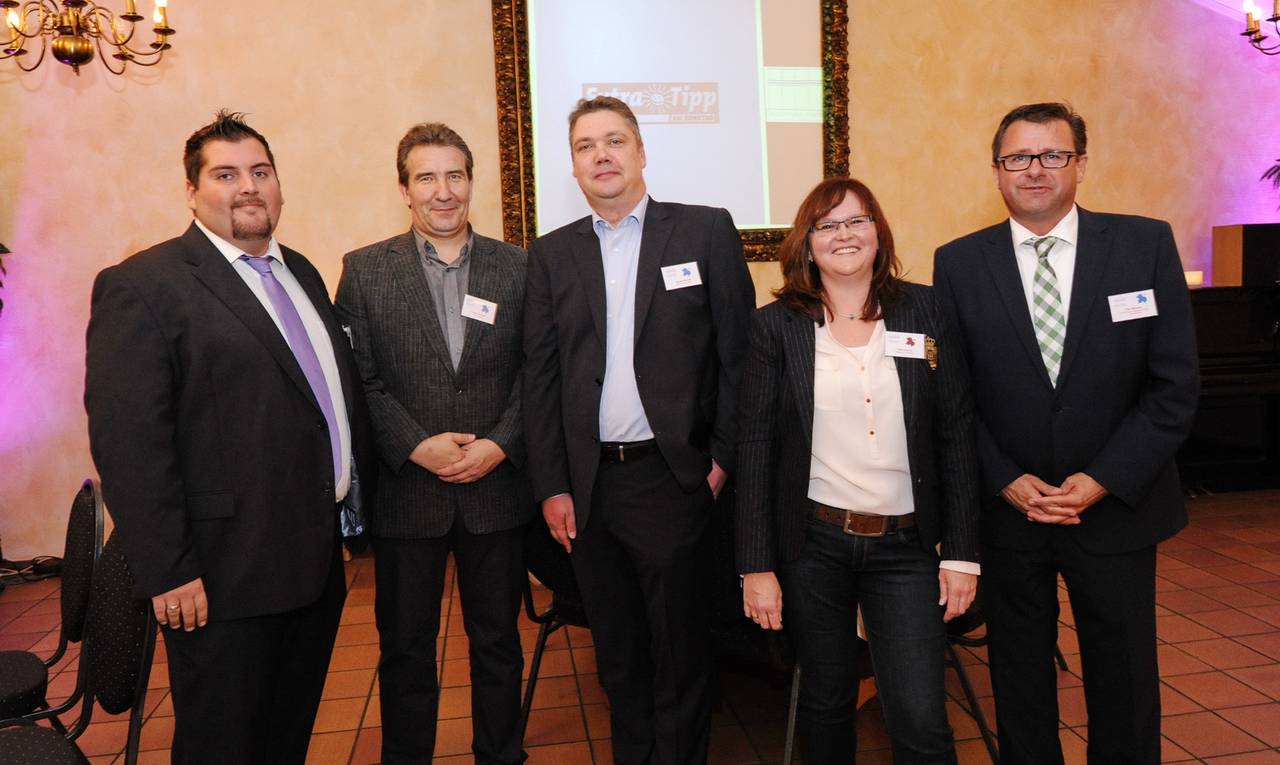 Die neuen Mieter des Gewächshauses: v.l.n.r. Joscha Heinen, Frank Verhoef Petra und Jürgen Körner sowie der 1. Vorsitzende Paul Mackes.